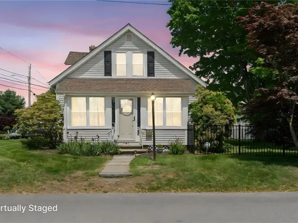 101 Chapmans Ave, Warwick, RI 02886