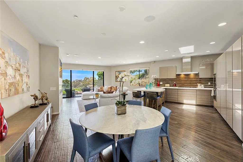2 bed, 2500 sqft, $15,000 — Photo 4