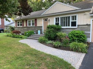 28 Cedar Ln, Glenville, NY 12302