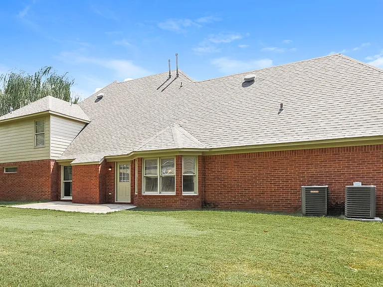 9354 Sarsen Dr — Photo 17
