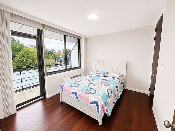 5th image of 3132 Union St APT 4C