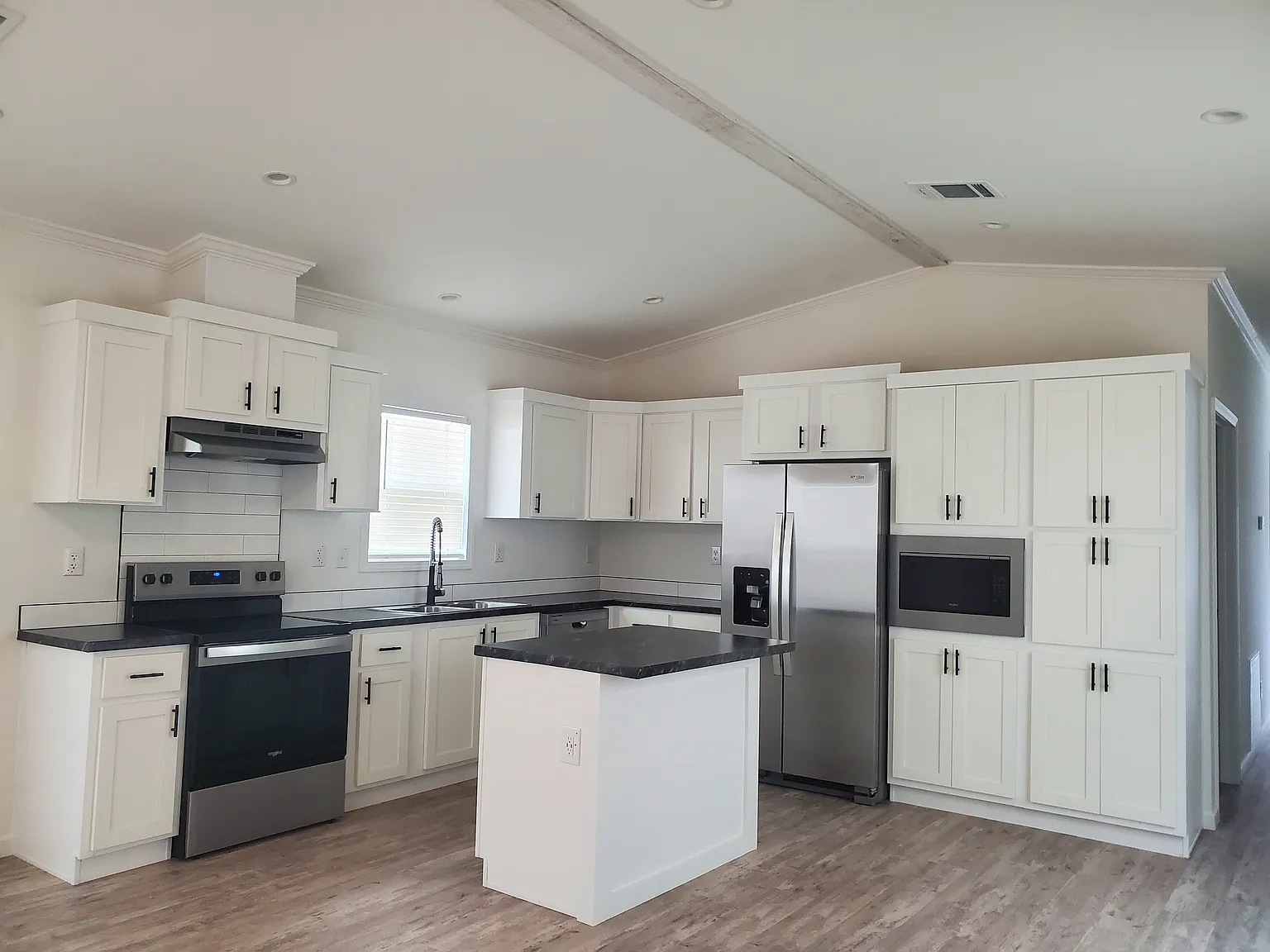 2 bed, 1224 sqft, $1,599 — Photo 3
