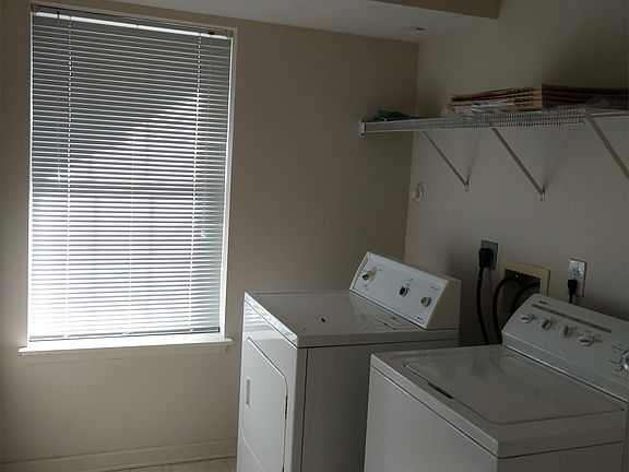 3rd image of 115 Windmill Ln