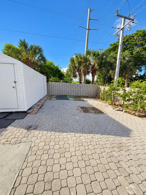 1500 NE 42ND Court, photo 8