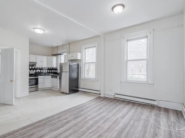 37 Pamrapo Avenue image 1 of 13