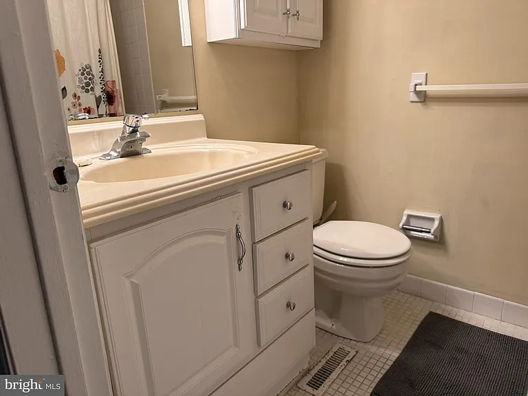 1003 Mulberry Ct — Photo 4