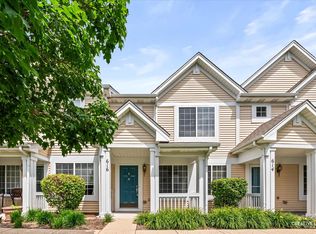 616 Lincoln Station Dr, Oswego, IL 60543