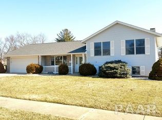 700 Bayberry Dr, Washington, IL