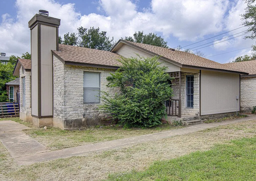 1 bed, 1.0 bath, 895 sqft, $995 — Photo 1