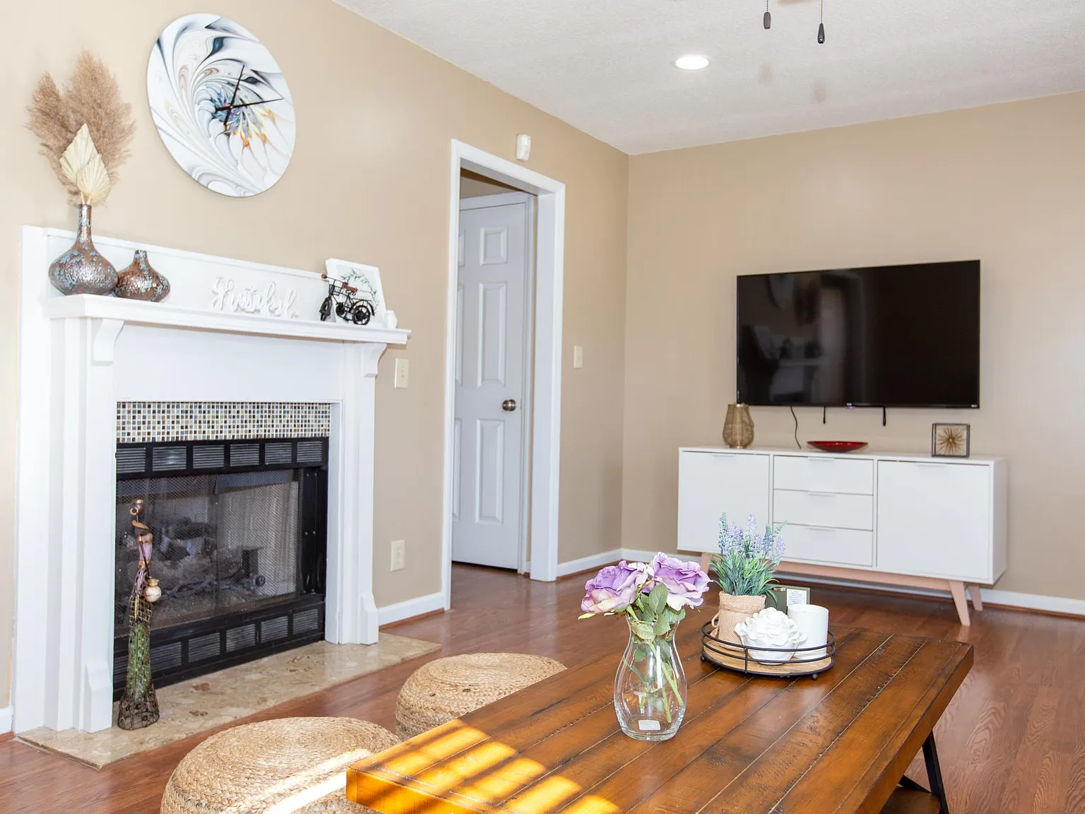 113 Lauren Cir — Photo 2