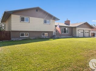 820 1st St S, Hardin, MT 59034