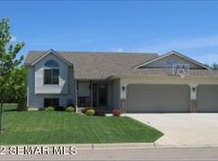 1365 Esther Ln SE, Owatonna, MN 55060