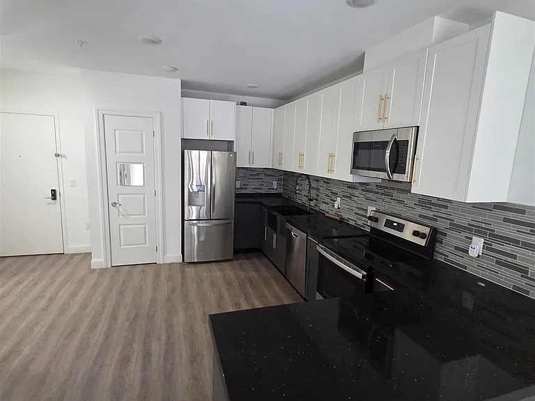 211 Baldwin Ave #219 — Photo 1