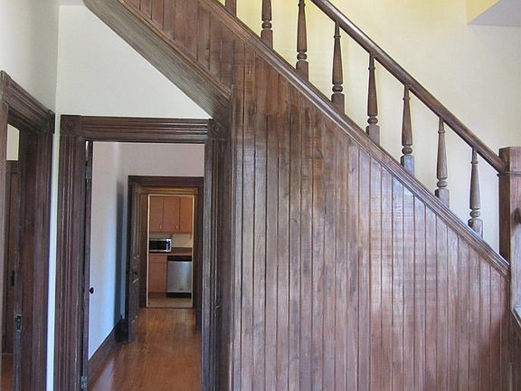 4th image of 324 Blackburn Ave