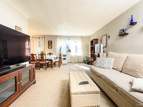 4th image of 4 Sadore Ln APT 3J