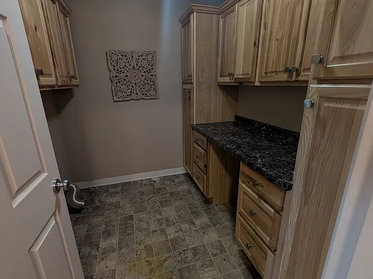 7302 Hayworth Ave NE — Photo 22