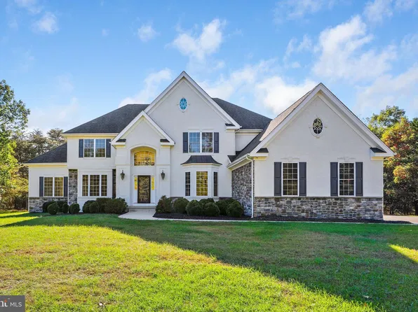 56 Oxford Cir, Southampton, NJ 08088