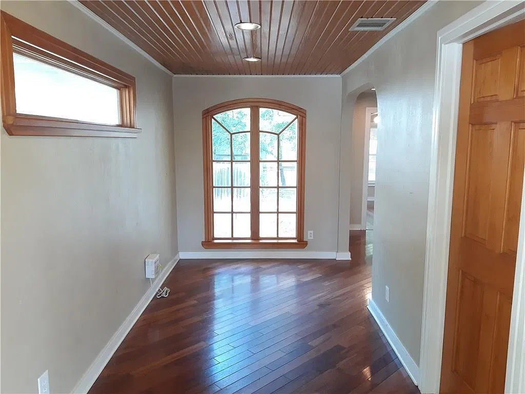 2 bed, 1.0 bath, 1100 sqft, $2,400 — Photo 3