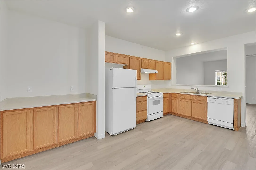 3 bed, 2.5 bath, 1437 sqft, $1,850 — Photo 4