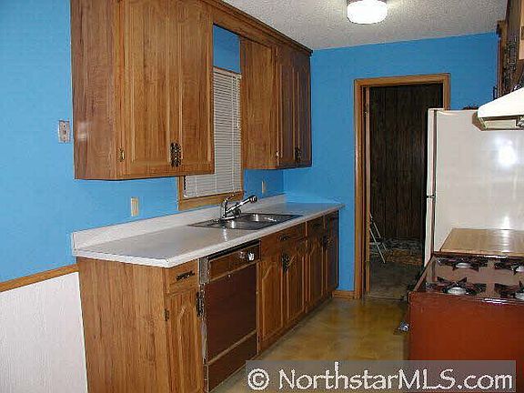 4th image of 3619 Woodbine Lane N