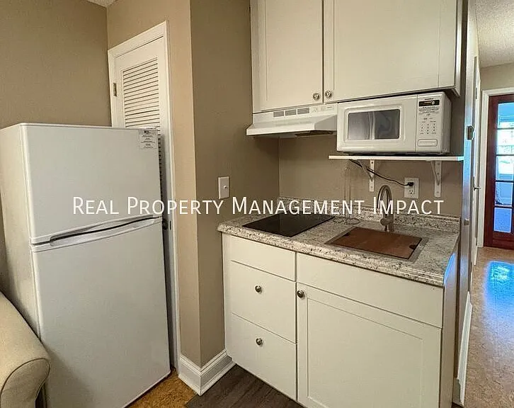 301 W Haggard Ave #2 — Photo 8