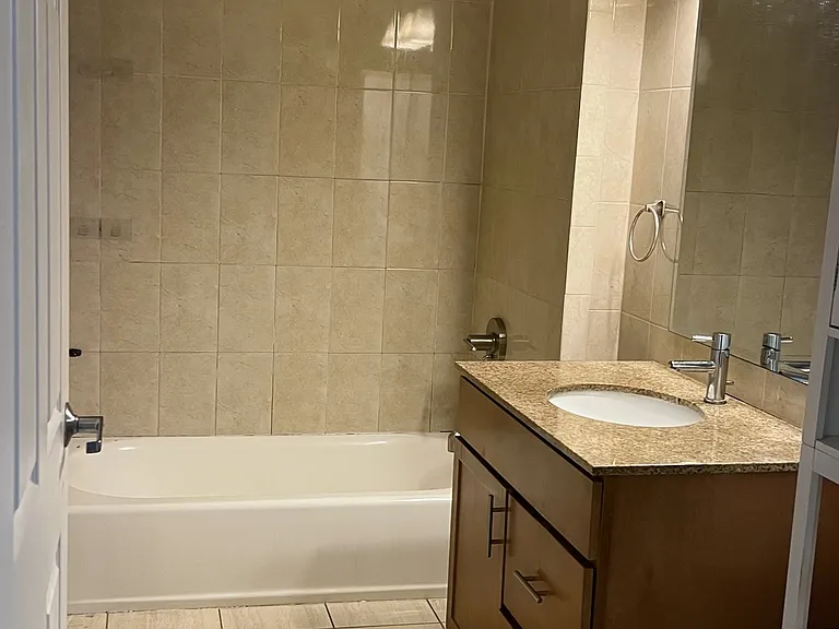 2124 Newtown Ave #4B — Photo 7
