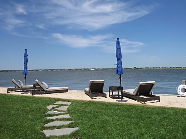 52 Harbor Rd, Westhampton Beach, NY 11978