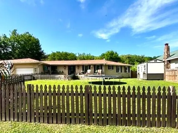 213 E Blair Ave, Wilburton, OK 74578