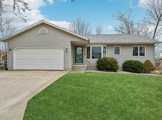 1209 39th Street Rd NW, Cedar Rapids, IA 52405