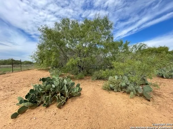 5 County Road 329, Jourdanton, TX 78026