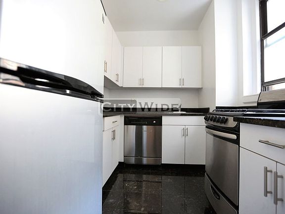 5th image of 145 W 55th St APT 9D