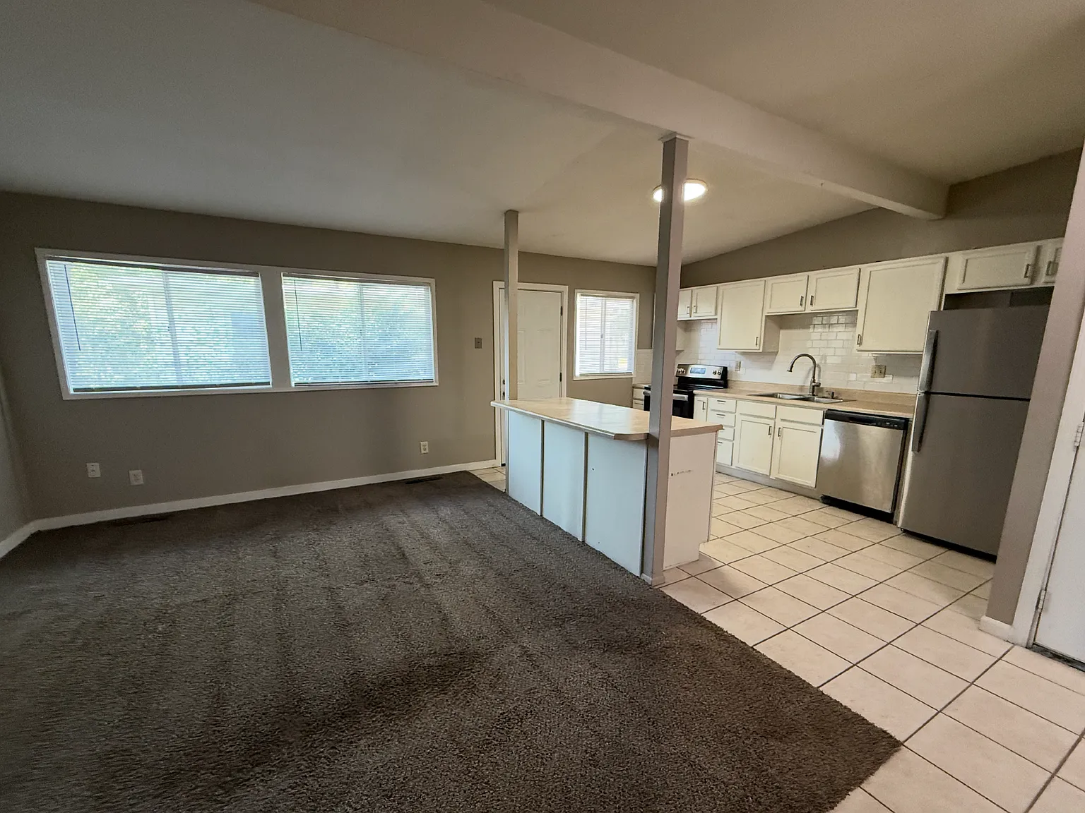 3 bed, 1.0 bath, 924 sqft, $1,375 — Photo 4