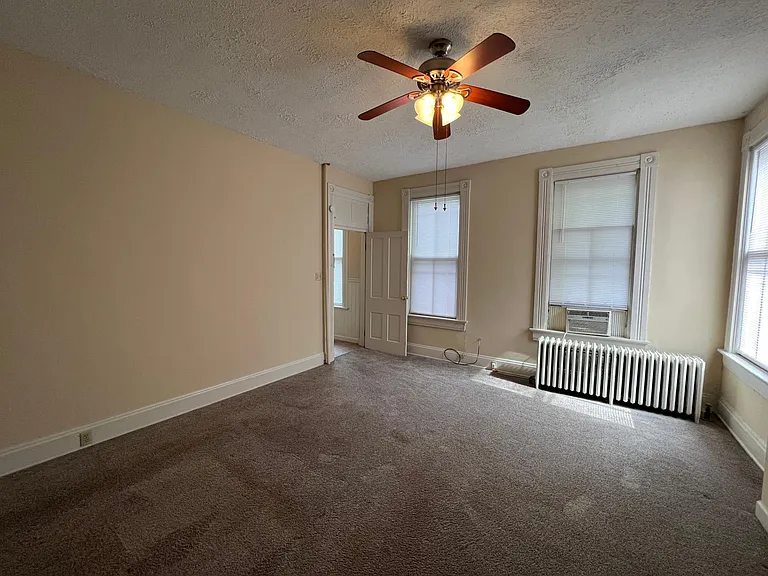 2210 Victor St #3 — Photo 12