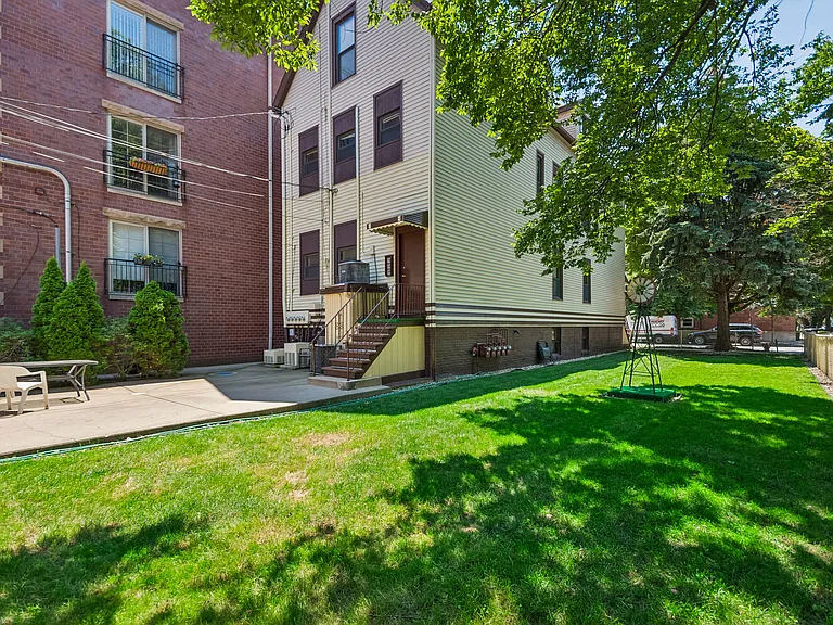 1354 W George St #1 — Photo 12