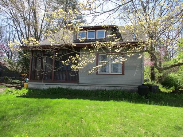 4391 Deco Ct, Ann Arbor, MI 48105