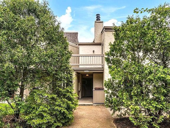 3rd image of 1370 Lake Shore Dr #148