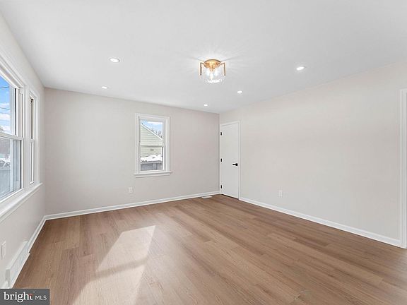 4th image of 535 Main St