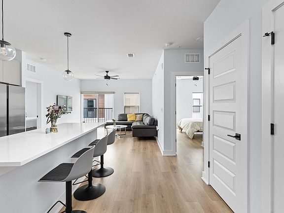 3rd image of 2500 Longview St #405