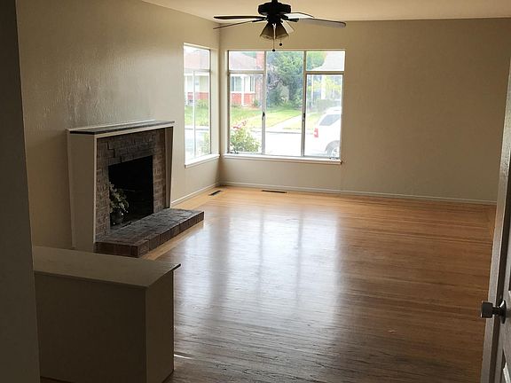 Living room Fan/lights in family room too