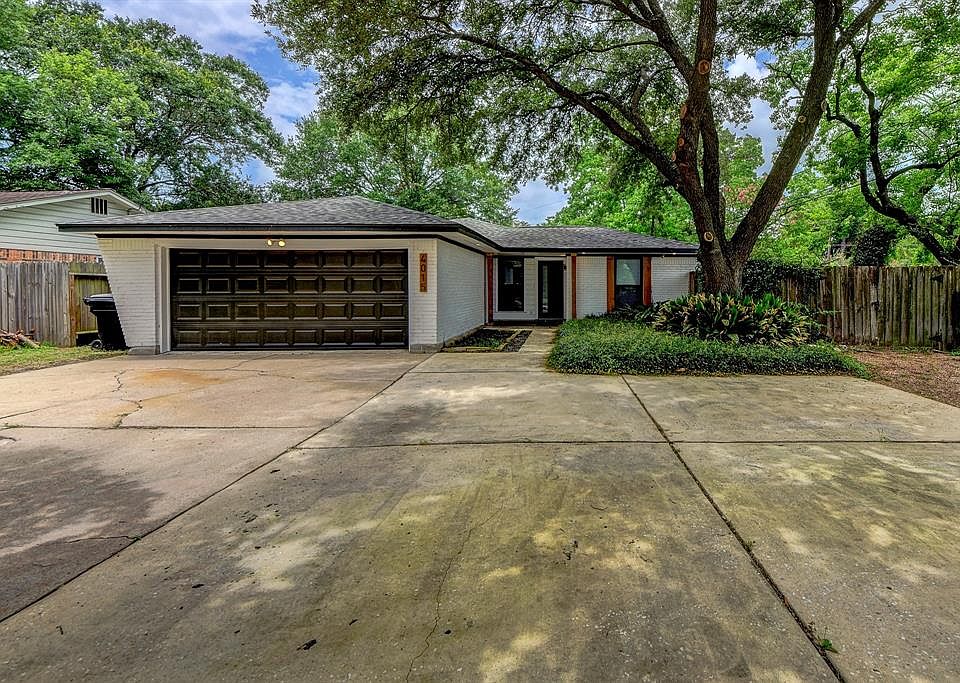 1st image of 4015 Antoine Dr