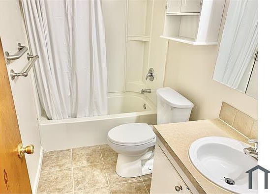 3rd image of 2102 Tower Blvd APT 104