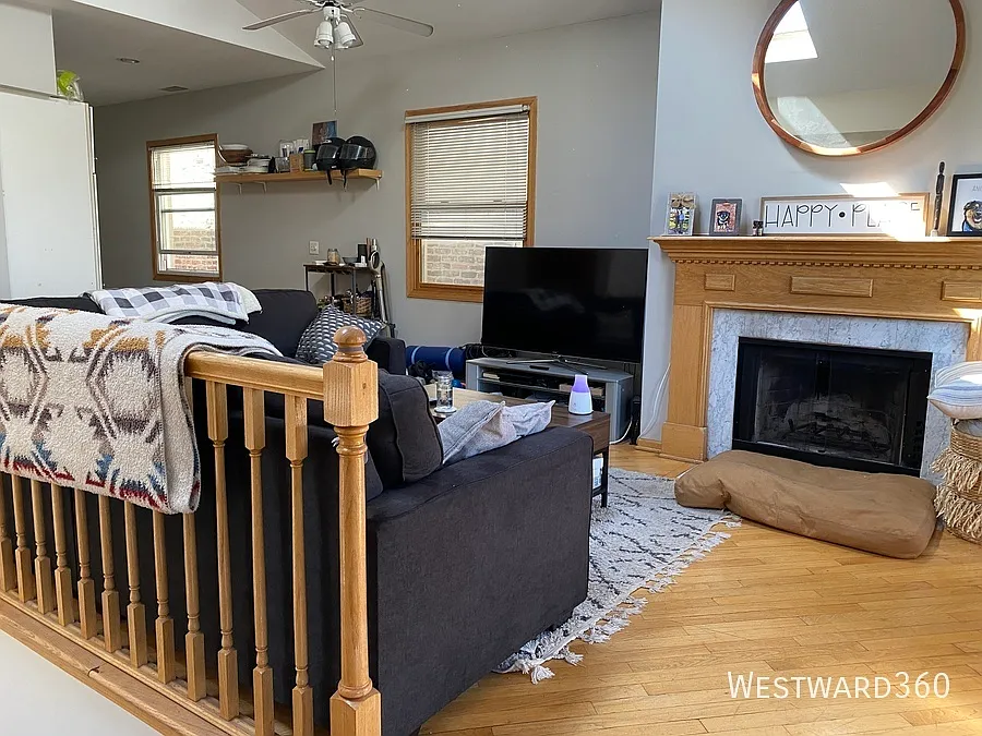 3936 N Ashland / 2 bed - 2 bath / Lakeview / Available 8/1/2025 — Photo 4