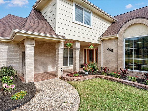 2nd image of 205 Ember Glow Cir