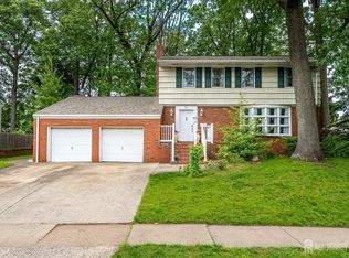 4 Bodnarik Rd, Edison, NJ 08837