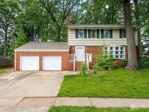 4 Bodnarik Rd, Edison, NJ 08837