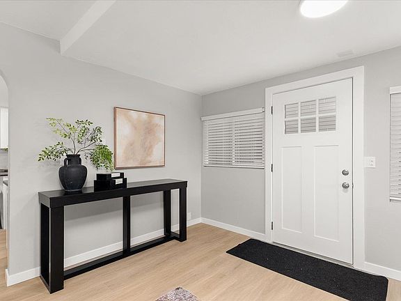5th image of 3007 E 36th Ave