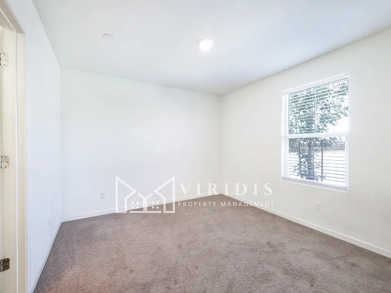 5917 Vespucci Ave — Photo 5