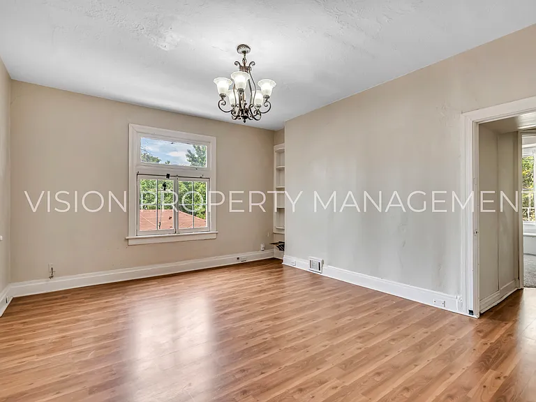 1040 E 200 S — Photo 21