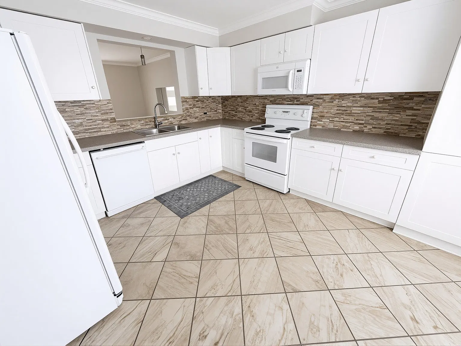 3 bed, 1.5 bath, $2,150 — Photo 2