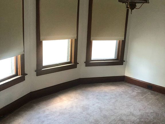 5th image of 419 Margaret St